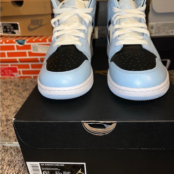 Air Jordan 1 mid size 6 Youth (GS) color ice blue, condition: new- price$100